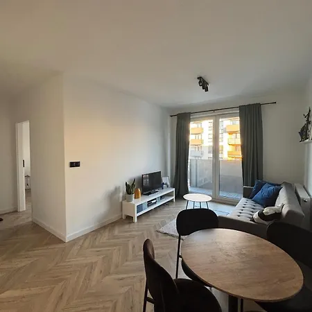 Apartament 22 *